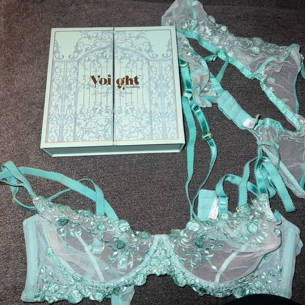Voight lingerie